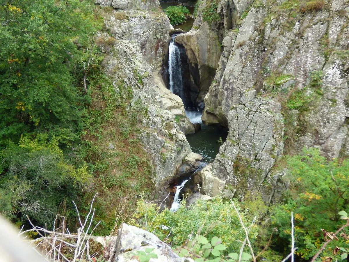 Отель Tipis Du Petit Buisson Saint-Antonin-de-Lacalm